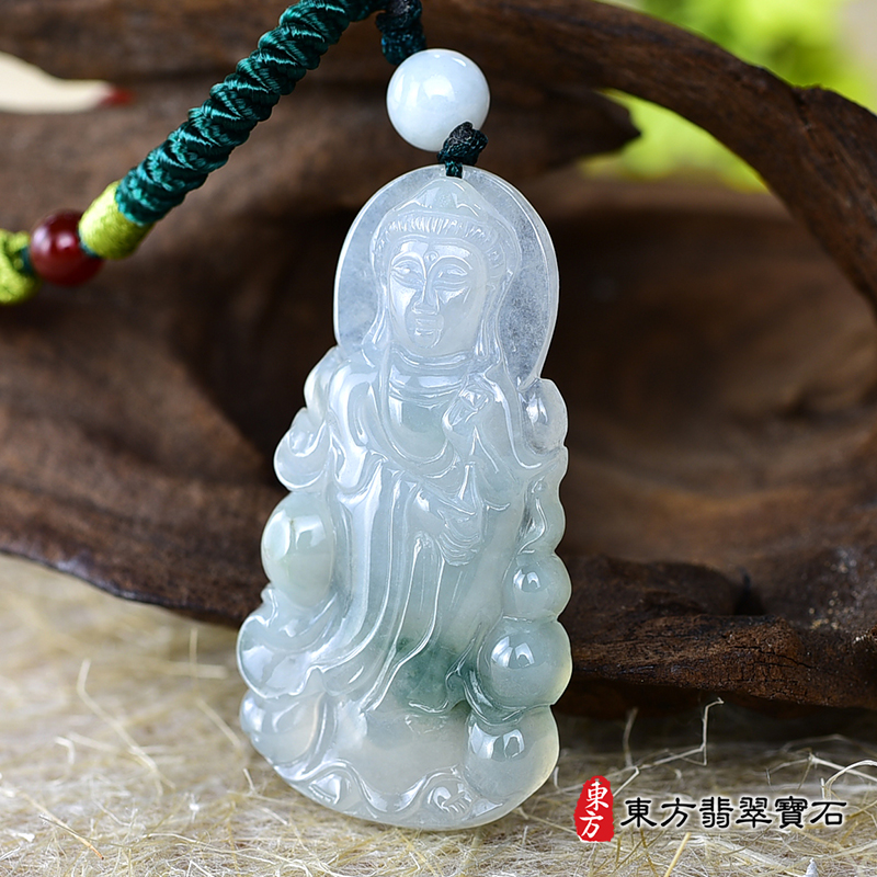 右側翡翠觀世音菩薩項鍊玉珮（觀世音菩薩、寶瓶觀音：觀世音菩薩牌A貨翡翠觀世音菩薩玉珮、緬甸玉觀世音菩薩玉墜）。GY1792 淡綠色糯種觀世音菩薩。客製化訂做各種翡翠觀世音菩薩吊墜玉珮項鍊。★附A貨翡翠雙證書