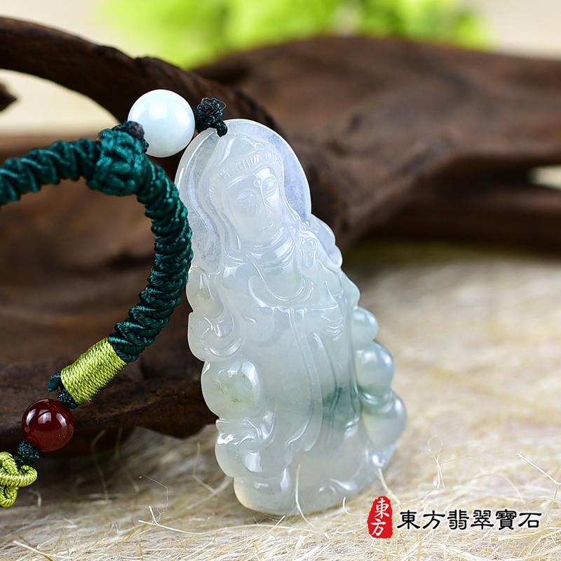 左側翡翠觀世音菩薩項鍊玉珮（觀世音菩薩、寶瓶觀音：觀世音菩薩牌A貨翡翠觀世音菩薩玉珮、緬甸玉觀世音菩薩玉墜）。GY1792 淡綠色糯種觀世音菩薩。客製化訂做各種翡翠觀世音菩薩吊墜玉珮項鍊。★附A貨翡翠雙證書