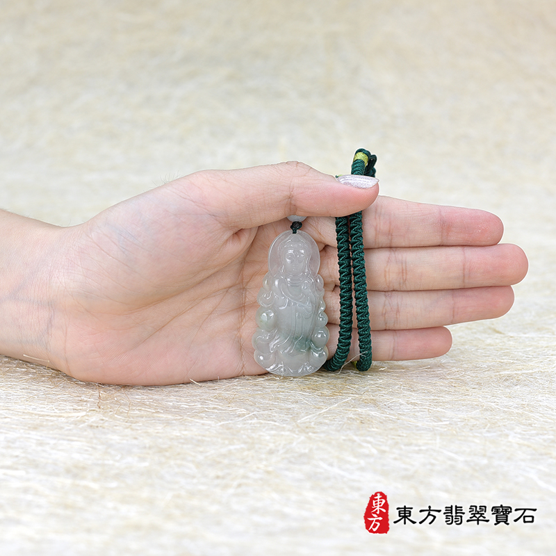 大小翡翠觀世音菩薩項鍊玉珮（觀世音菩薩、寶瓶觀音：觀世音菩薩牌A貨翡翠觀世音菩薩玉珮、緬甸玉觀世音菩薩玉墜）。GY1792 淡綠色糯種觀世音菩薩。客製化訂做各種翡翠觀世音菩薩吊墜玉珮項鍊。★附A貨翡翠雙證書
