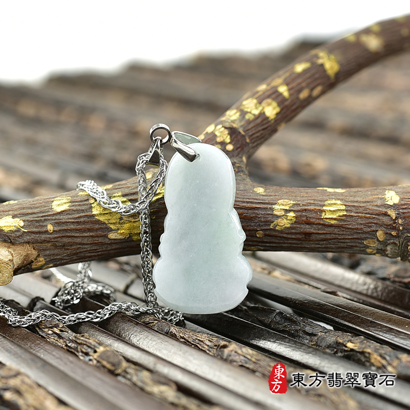背面翡翠寶瓶觀音項鍊玉珮（觀世音菩薩：觀音牌A貨翡翠觀音玉珮、緬甸玉觀世音菩薩玉墜）。豆種翡翠觀音，GY1965。客製化訂做各種翡翠觀音吊墜玉珮項鍊。★附A貨翡翠雙證書