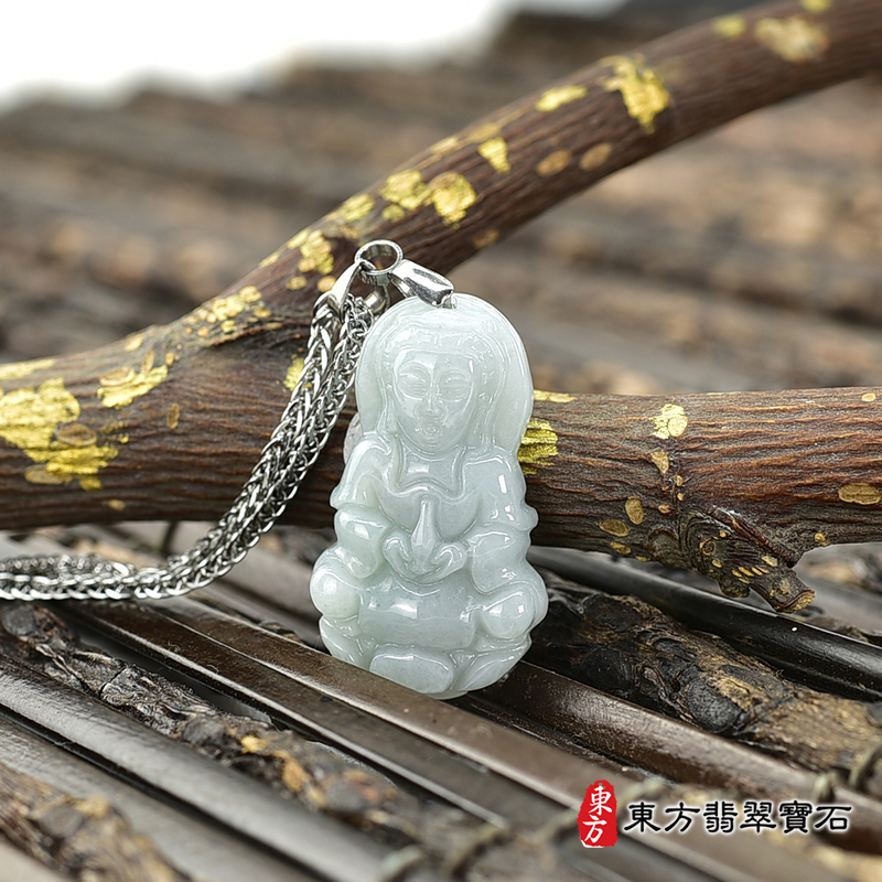 右側翡翠寶瓶觀音項鍊玉珮（觀世音菩薩：觀音牌A貨翡翠觀音玉珮、緬甸玉觀世音菩薩玉墜）。豆種翡翠觀音，GY1969。客製化訂做各種翡翠觀音吊墜玉珮項鍊。★附A貨翡翠雙證書