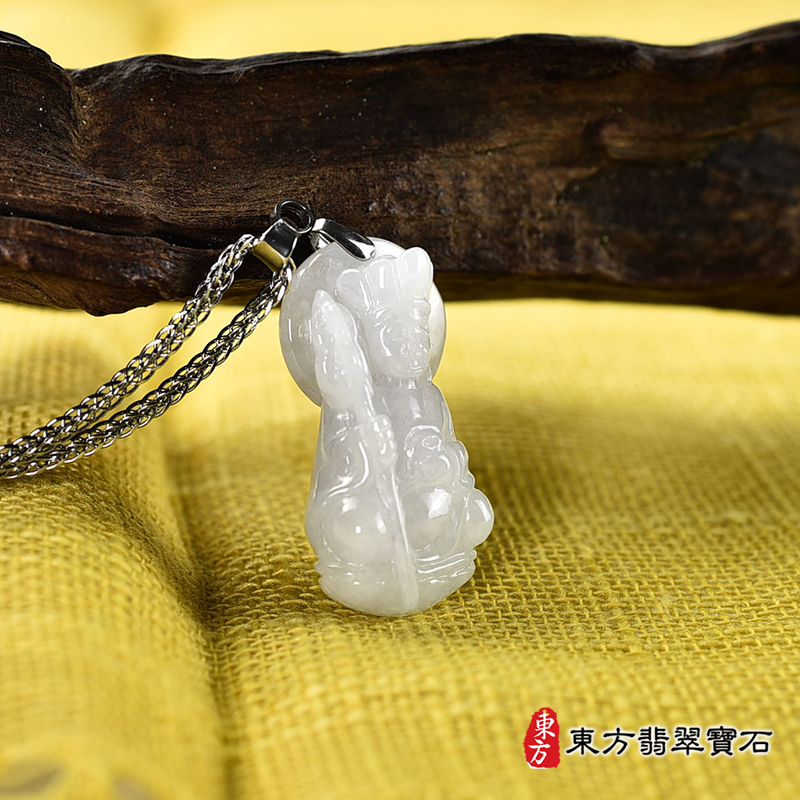 左側翡翠地藏王菩薩項鍊玉珮（地藏王菩薩：地藏王菩薩牌A貨翡翠地藏王菩薩玉珮、緬甸玉地藏王菩薩玉墜）淺紫色糯種地藏王菩薩，DY161。客製化訂做各種翡翠地藏王菩薩吊墜玉珮項鍊。★附A貨翡翠雙證書