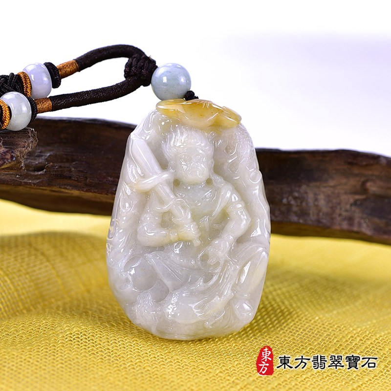 正面翡翠不動明王項鍊玉珮（不動明王：不動明王牌A貨翡翠不動明王玉珮、緬甸玉不動明王玉墜）。褐黃色糯種不動明王，FD705。客製化訂做各種翡翠不動明王吊墜玉珮項鍊。★附A貨翡翠雙證書
