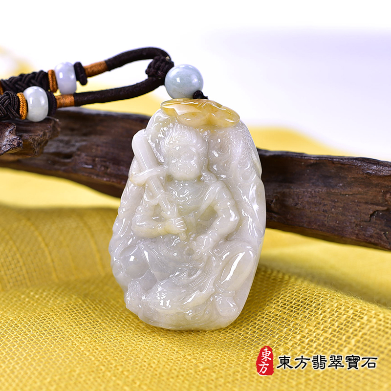 右側翡翠不動明王項鍊玉珮（不動明王：不動明王牌A貨翡翠不動明王玉珮、緬甸玉不動明王玉墜）。褐黃色糯種不動明王，FD705。客製化訂做各種翡翠不動明王吊墜玉珮項鍊。★附A貨翡翠雙證書