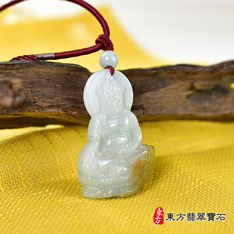 左側翡翠不動明王項鍊玉珮（不動明王：不動明王牌A貨翡翠不動明王玉珮、緬甸玉不動明王玉墜）。褐黃色糯種不動明王，FD710。客製化訂做各種翡翠不動明王吊墜玉珮項鍊。★附A貨翡翠雙證書