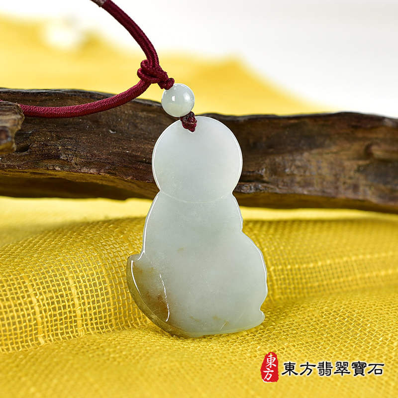 背面翡翠不動明王項鍊玉珮（不動明王：不動明王牌A貨翡翠不動明王玉珮、緬甸玉不動明王玉墜）。褐黃色糯種不動明王，FD710。客製化訂做各種翡翠不動明王吊墜玉珮項鍊。★附A貨翡翠雙證書