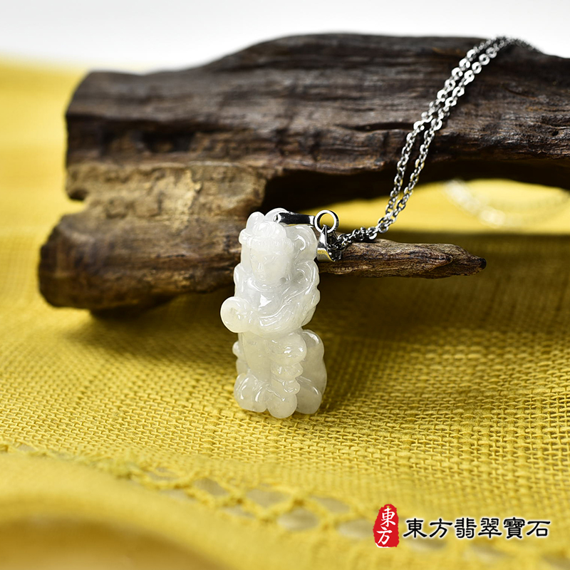 右側翡翠三太子項鍊玉珮（中壇元帥、哪吒：三太子牌A貨翡翠三太子玉珮、緬甸玉哪吒三太子玉墜）。淡綠色糯種三太子，TT180。客製化訂做各種翡翠哪吒三太子吊墜玉珮項鍊。★附A貨翡翠雙證書