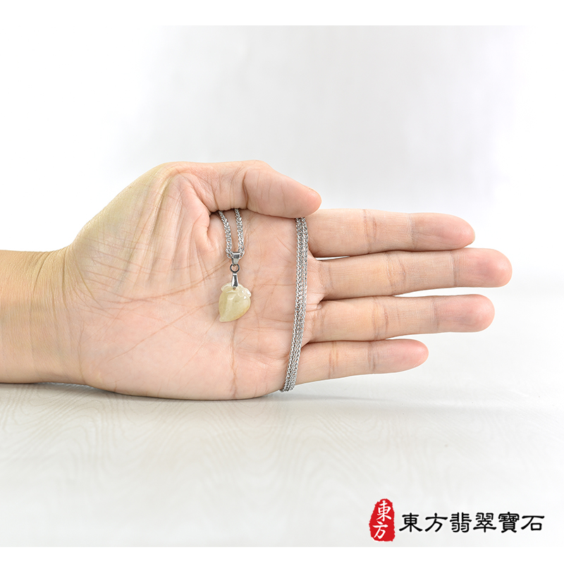 大小翡翠壽桃項鍊玉珮（福壽雙全：壽桃牌A貨翡翠壽桃玉珮、緬甸玉壽桃玉墜）。淺黃色糯種壽桃，FW203。客製化訂做各種翡翠壽桃吊墜玉珮項鍊。★附A貨翡翠雙證書