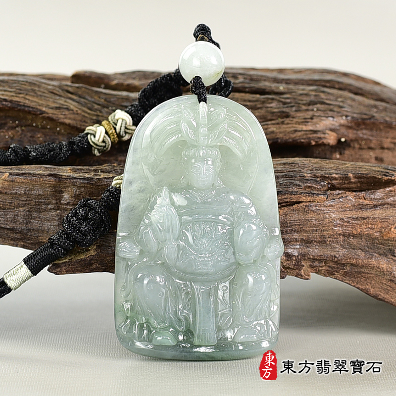 正面（已出售勿下標，可訂做）翡翠瑤池金母項鍊玉珮（王母娘娘：瑤池金母牌A貨翡翠瑤池金母玉珮、緬甸玉瑤池金母玉墜）。淡綠色糯種翡翠瑤池金母，QE079。客製化訂做各種翡翠瑤池金母吊墜玉珮項鍊。★附A貨翡翠雙證書