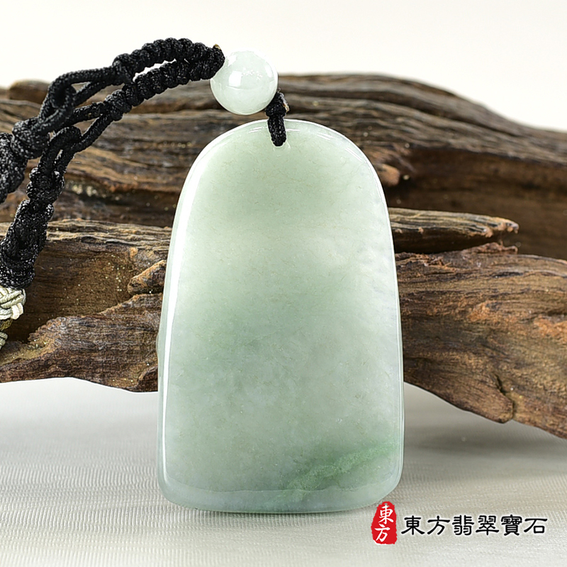 背面（已出售勿下標，可訂做）翡翠瑤池金母項鍊玉珮（王母娘娘：瑤池金母牌A貨翡翠瑤池金母玉珮、緬甸玉瑤池金母玉墜）。淡綠色糯種翡翠瑤池金母，QE079。客製化訂做各種翡翠瑤池金母吊墜玉珮項鍊。★附A貨翡翠雙證書