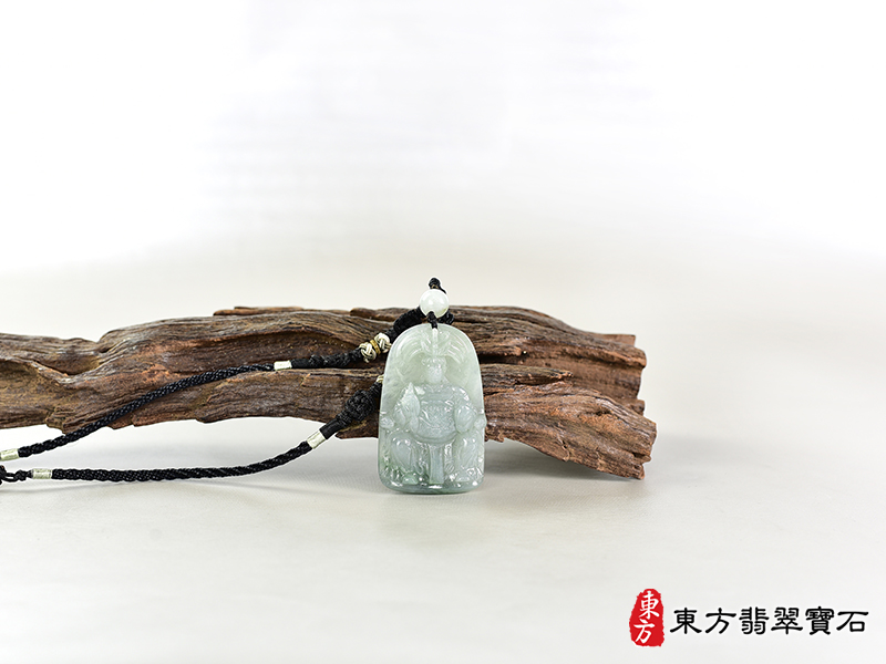意境（已出售勿下標，可訂做）翡翠瑤池金母項鍊玉珮（王母娘娘：瑤池金母牌A貨翡翠瑤池金母玉珮、緬甸玉瑤池金母玉墜）。淡綠色糯種翡翠瑤池金母，QE079。客製化訂做各種翡翠瑤池金母吊墜玉珮項鍊。★附A貨翡翠雙證書