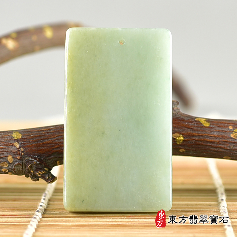 背面(已售出勿下標，可訂做)翡翠令牌項鍊玉珮（令牌：令牌A貨翡翠令牌玉珮、緬甸玉令牌玉墜）。淡綠色糯種令牌，FP051。客製化訂做各種翡翠令牌吊墜玉珮項鍊。★附A貨翡翠雙證書
