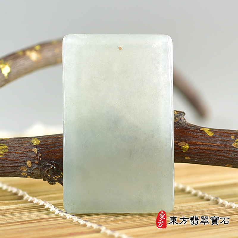 背面(已售出勿下標，可訂做)翡翠令牌項鍊玉珮（令牌：令牌A貨翡翠令牌玉珮、緬甸玉令牌玉墜）。淡綠色糯種令牌，FP052。客製化訂做各種翡翠令牌吊墜玉珮項鍊。★附A貨翡翠雙證書