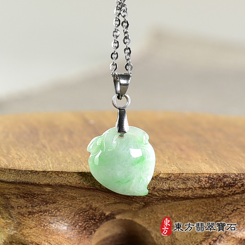 翡翠壽桃項鍊玉珮（福壽雙全：壽桃牌A貨翡翠壽桃玉珮、緬甸玉壽桃玉墜）。綠色糯種壽桃，FW240。客製化訂做各種翡翠壽桃吊墜玉珮項鍊。★附A貨翡翠雙證書