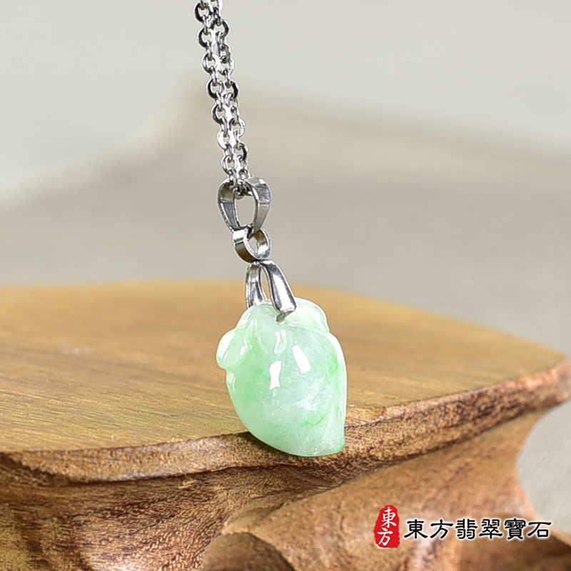 翡翠壽桃項鍊玉珮（福壽雙全：壽桃牌A貨翡翠壽桃玉珮、緬甸玉壽桃玉墜）。綠色糯種壽桃，FW240。客製化訂做各種翡翠壽桃吊墜玉珮項鍊。★附A貨翡翠雙證書