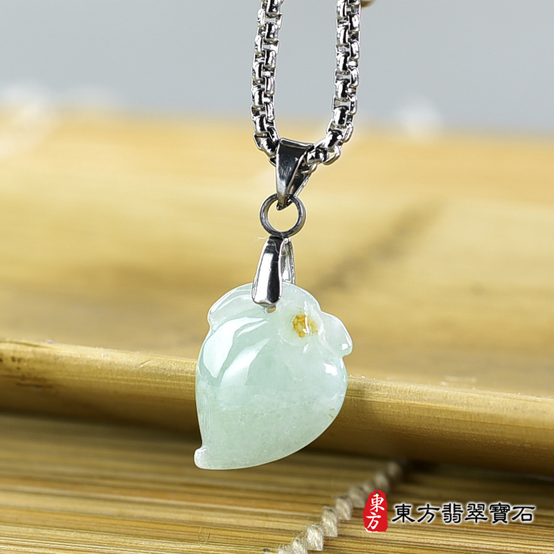 翡翠壽桃項鍊玉珮（福壽雙全：壽桃牌A貨翡翠壽桃玉珮、緬甸玉壽桃玉墜）。淺綠色糯種壽桃，FW208。客製化訂做各種翡翠壽桃吊墜玉珮項鍊。★附A貨翡翠雙證書