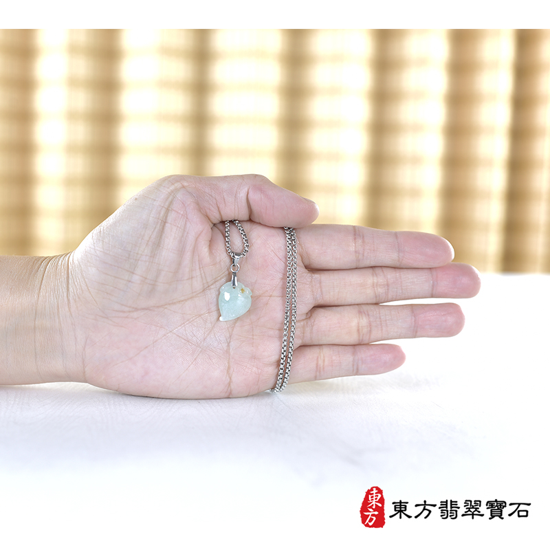 大小翡翠壽桃項鍊玉珮（福壽雙全：壽桃牌A貨翡翠壽桃玉珮、緬甸玉壽桃玉墜）。淺綠色糯種壽桃，FW208。客製化訂做各種翡翠壽桃吊墜玉珮項鍊。★附A貨翡翠雙證書