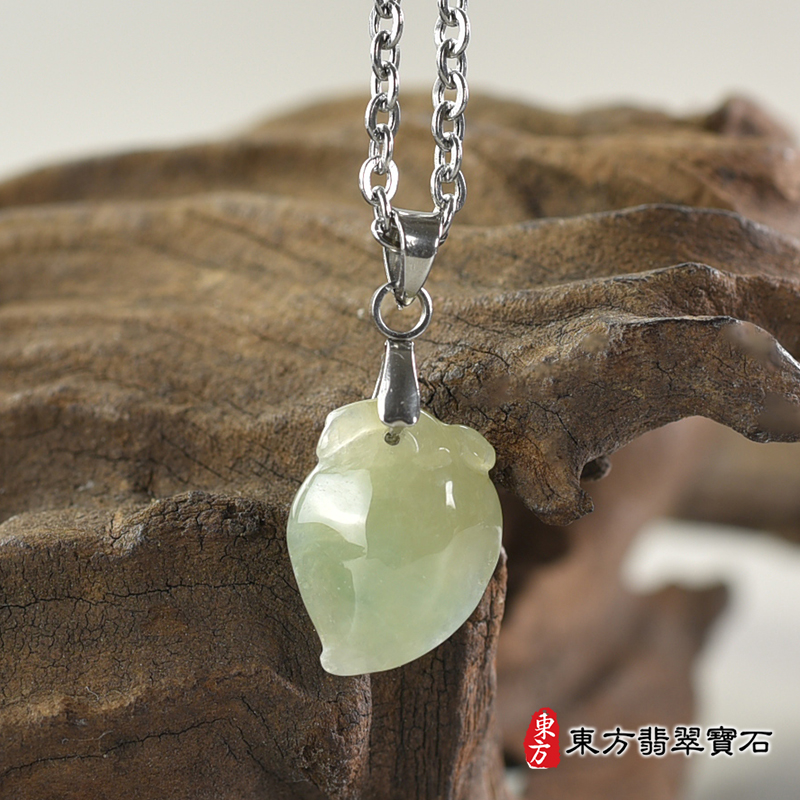 翡翠壽桃項鍊玉珮（福壽雙全：壽桃牌A貨翡翠壽桃玉珮、緬甸玉壽桃玉墜）。綠色糯種壽桃，FW212。客製化訂做各種翡翠壽桃吊墜玉珮項鍊。★附A貨翡翠雙證書