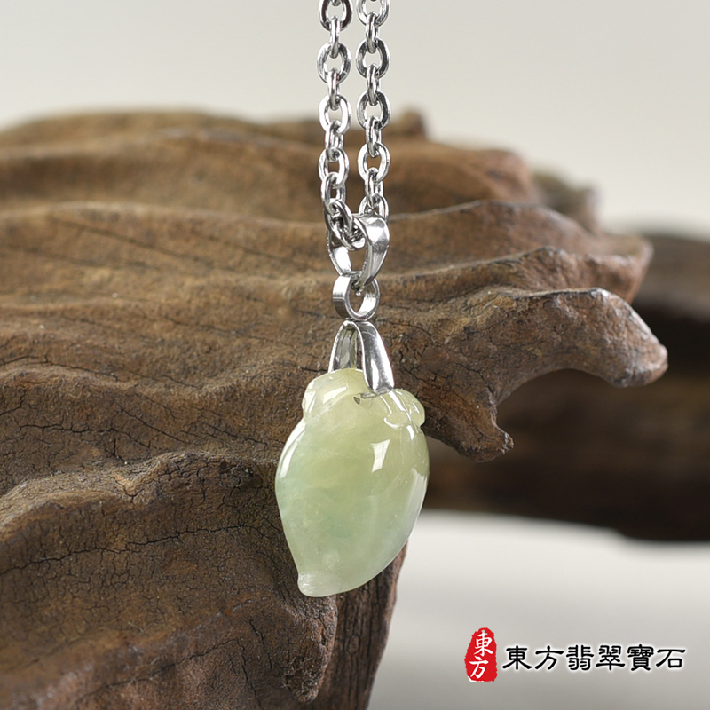 翡翠壽桃項鍊玉珮（福壽雙全：壽桃牌A貨翡翠壽桃玉珮、緬甸玉壽桃玉墜）。綠色糯種壽桃，FW212。客製化訂做各種翡翠壽桃吊墜玉珮項鍊。★附A貨翡翠雙證書