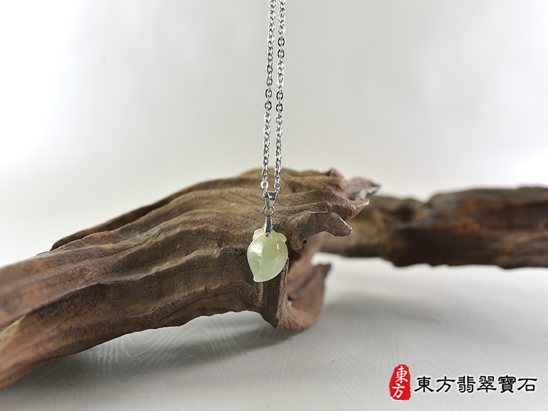 意境翡翠壽桃項鍊玉珮（福壽雙全：壽桃牌A貨翡翠壽桃玉珮、緬甸玉壽桃玉墜）。綠色糯種壽桃，FW212。客製化訂做各種翡翠壽桃吊墜玉珮項鍊。★附A貨翡翠雙證書