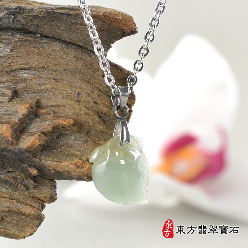 翡翠壽桃項鍊玉珮（福壽雙全：壽桃牌A貨翡翠壽桃玉珮、緬甸玉壽桃玉墜）。綠色糯種壽桃，FW213。客製化訂做各種翡翠壽桃吊墜玉珮項鍊。★附A貨翡翠雙證書