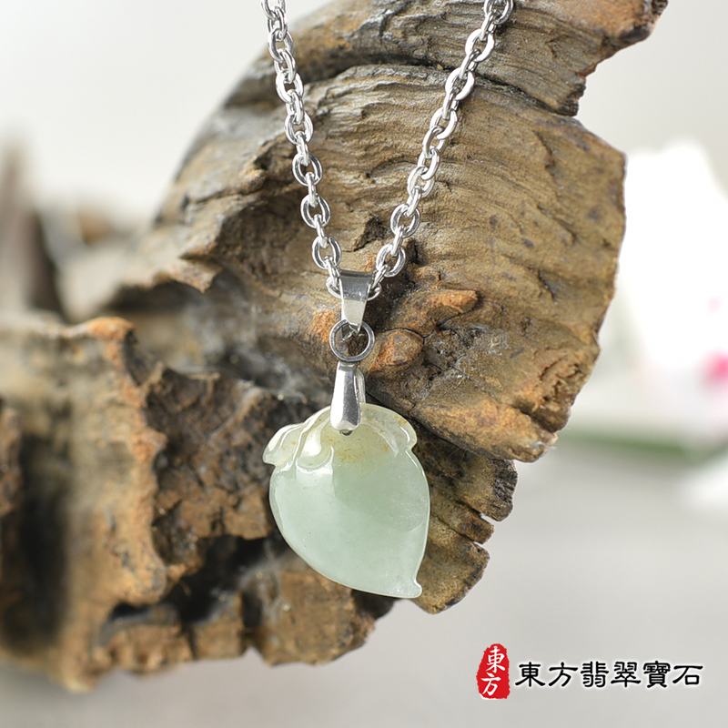 翡翠壽桃項鍊玉珮（福壽雙全：壽桃牌A貨翡翠壽桃玉珮、緬甸玉壽桃玉墜）。綠色糯種壽桃，FW213。客製化訂做各種翡翠壽桃吊墜玉珮項鍊。★附A貨翡翠雙證書