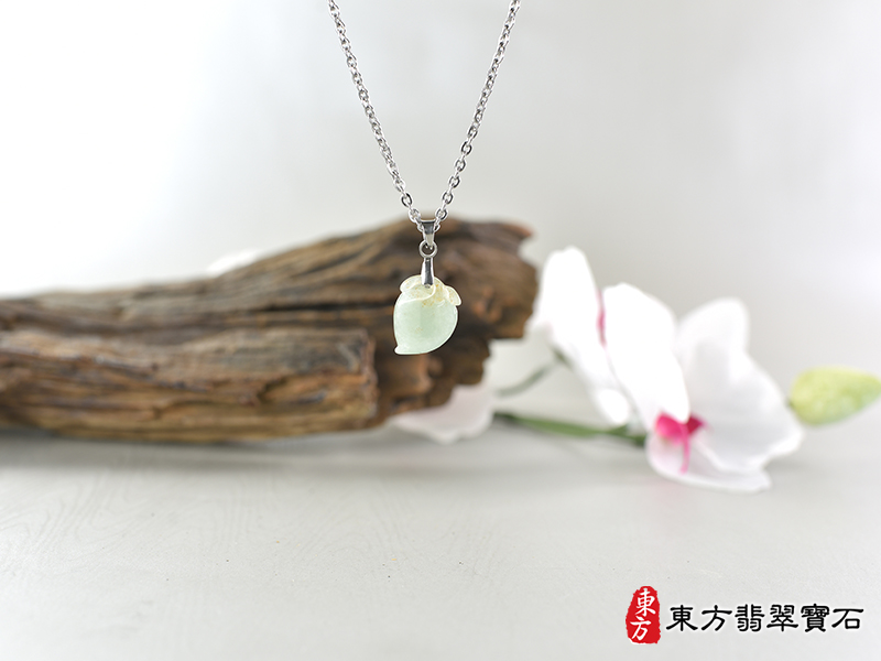 意境翡翠壽桃項鍊玉珮（福壽雙全：壽桃牌A貨翡翠壽桃玉珮、緬甸玉壽桃玉墜）。綠色糯種壽桃，FW213。客製化訂做各種翡翠壽桃吊墜玉珮項鍊。★附A貨翡翠雙證書