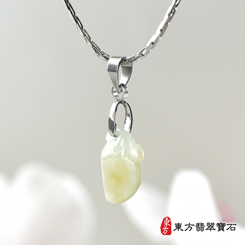 翡翠壽桃項鍊玉珮（福壽雙全：壽桃牌A貨翡翠壽桃玉珮、緬甸玉壽桃玉墜）。淺綠色帶點黃色糯種壽桃，FW218。客製化訂做各種翡翠壽桃吊墜玉珮項鍊。★附A貨翡翠雙證書