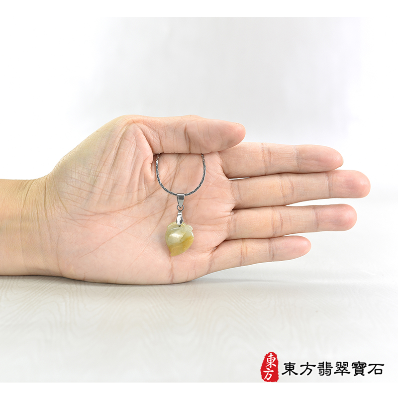 大小翡翠壽桃項鍊玉珮（福壽雙全：壽桃牌A貨翡翠壽桃玉珮、緬甸玉壽桃玉墜）。淺綠色帶點黃色糯種壽桃，FW219。客製化訂做各種翡翠壽桃吊墜玉珮項鍊。★附A貨翡翠雙證書