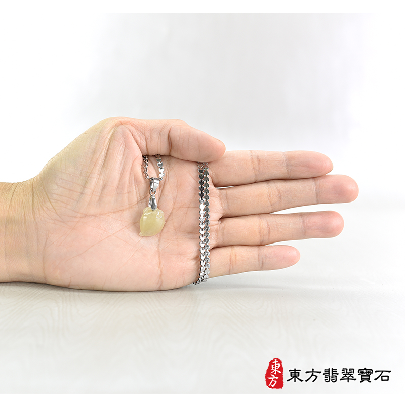 大小翡翠壽桃項鍊玉珮（福壽雙全：壽桃牌A貨翡翠壽桃玉珮、緬甸玉壽桃玉墜）。白色帶點黃色糯種壽桃，FW223。客製化訂做各種翡翠壽桃吊墜玉珮項鍊。★附A貨翡翠雙證書