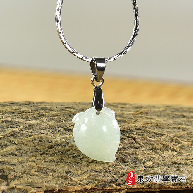 翡翠壽桃項鍊玉珮（福壽雙全：壽桃牌A貨翡翠壽桃玉珮、緬甸玉壽桃玉墜）。淺綠色糯種壽桃，FW224。客製化訂做各種翡翠壽桃吊墜玉珮項鍊。★附A貨翡翠雙證書