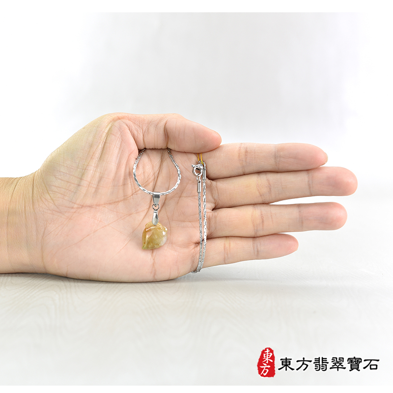 大小翡翠壽桃項鍊玉珮（福壽雙全：壽桃牌A貨翡翠壽桃玉珮、緬甸玉壽桃玉墜）。淺綠色帶黃色糯種壽桃，FW226。客製化訂做各種翡翠壽桃吊墜玉珮項鍊。★附A貨翡翠雙證書