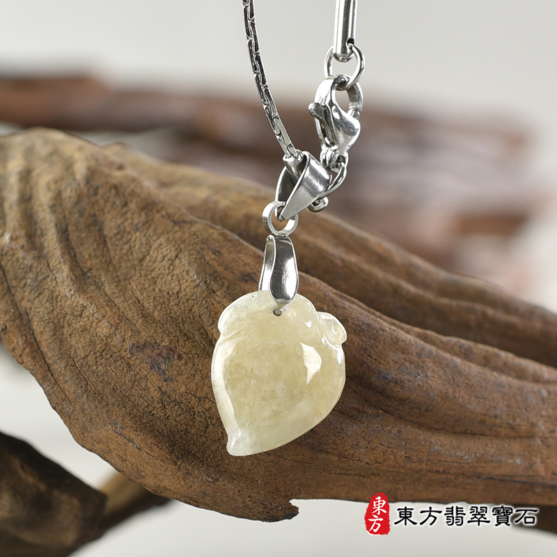 翡翠壽桃項鍊玉珮（福壽雙全：壽桃牌A貨翡翠壽桃玉珮、緬甸玉壽桃玉墜）。白色豆種壽桃，FW228。客製化訂做各種翡翠壽桃吊墜玉珮項鍊。★附A貨翡翠雙證書