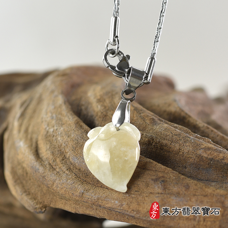 翡翠壽桃項鍊玉珮（福壽雙全：壽桃牌A貨翡翠壽桃玉珮、緬甸玉壽桃玉墜）。白色豆種壽桃，FW228。客製化訂做各種翡翠壽桃吊墜玉珮項鍊。★附A貨翡翠雙證書