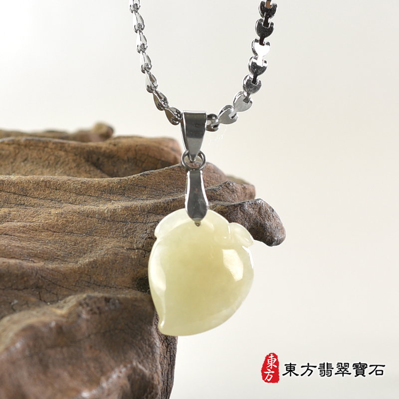 翡翠壽桃項鍊玉珮（福壽雙全：壽桃牌A貨翡翠壽桃玉珮、緬甸玉壽桃玉墜）。淺黃綠色糯種壽桃，FW231。客製化訂做各種翡翠壽桃吊墜玉珮項鍊。★附A貨翡翠雙證書