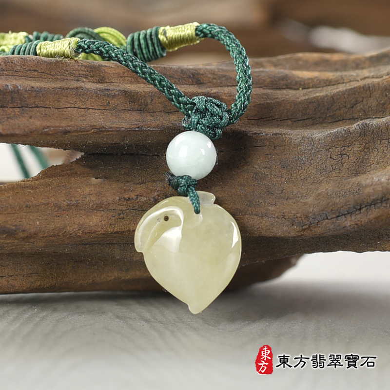 翡翠壽桃項鍊玉珮（福壽雙全：壽桃牌A貨翡翠壽桃玉珮、緬甸玉壽桃玉墜）。淺黃綠色糯種壽桃，FW234。客製化訂做各種翡翠壽桃吊墜玉珮項鍊。★附A貨翡翠雙證書