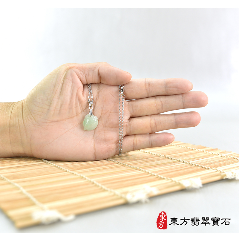 大小翡翠壽桃項鍊玉珮（福壽雙全：壽桃牌A貨翡翠壽桃玉珮、緬甸玉壽桃玉墜）。淺綠色糯種壽桃，FW238。客製化訂做各種翡翠壽桃吊墜玉珮項鍊。★附A貨翡翠雙證書