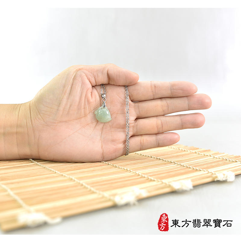 大小翡翠壽桃項鍊玉珮（福壽雙全：壽桃牌A貨翡翠壽桃玉珮、緬甸玉壽桃玉墜）。綠色糯種壽桃，FW241。客製化訂做各種翡翠壽桃吊墜玉珮項鍊。★附A貨翡翠雙證書