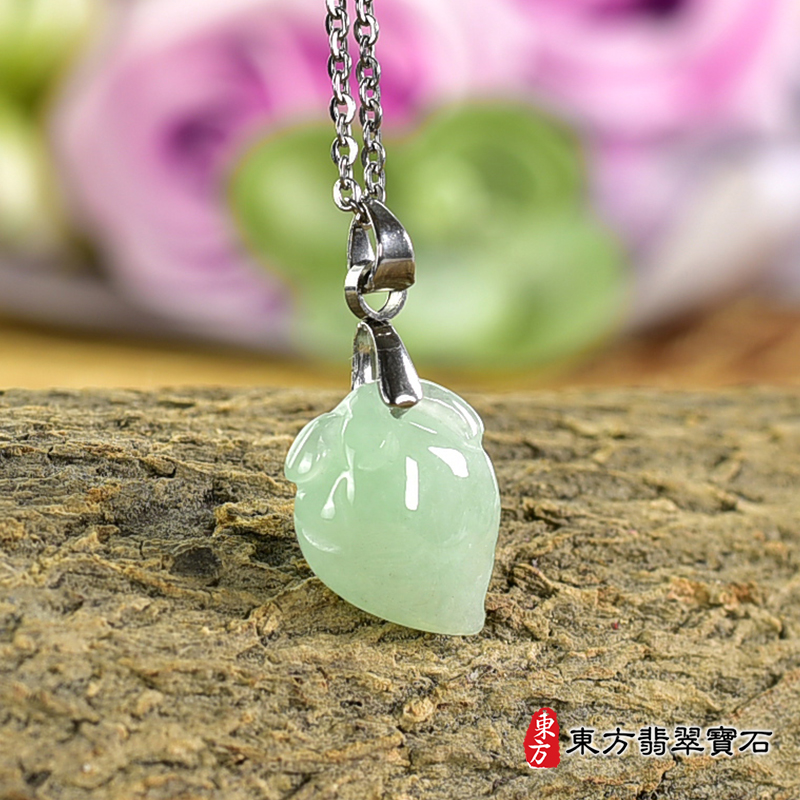 翡翠壽桃項鍊玉珮（福壽雙全：壽桃牌A貨翡翠壽桃玉珮、緬甸玉壽桃玉墜）。綠色糯種壽桃，FW242。客製化訂做各種翡翠壽桃吊墜玉珮項鍊。★附A貨翡翠雙證書