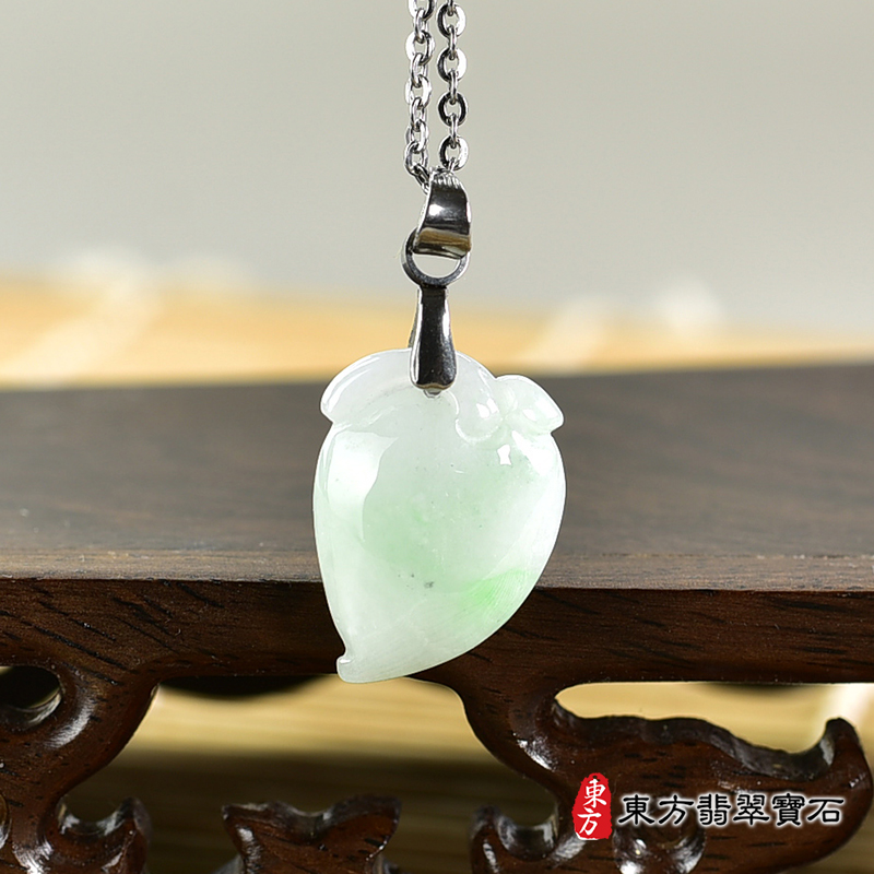翡翠壽桃項鍊玉珮（福壽雙全：壽桃牌A貨翡翠壽桃玉珮、緬甸玉壽桃玉墜）。綠色糯種壽桃，FW244。客製化訂做各種翡翠壽桃吊墜玉珮項鍊。★附A貨翡翠雙證書