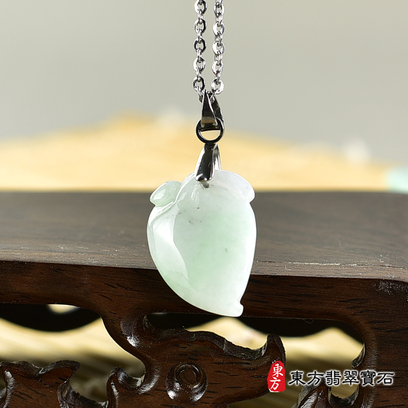 翡翠壽桃項鍊玉珮（福壽雙全：壽桃牌A貨翡翠壽桃玉珮、緬甸玉壽桃玉墜）。綠色糯種壽桃，FW244。客製化訂做各種翡翠壽桃吊墜玉珮項鍊。★附A貨翡翠雙證書