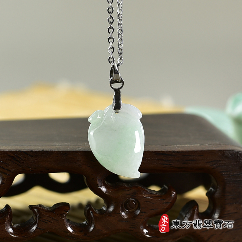 翡翠壽桃項鍊玉珮（福壽雙全：壽桃牌A貨翡翠壽桃玉珮、緬甸玉壽桃玉墜）。綠色糯種壽桃，FW244。客製化訂做各種翡翠壽桃吊墜玉珮項鍊。★附A貨翡翠雙證書