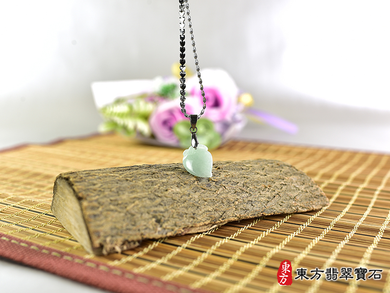 意境翡翠壽桃項鍊玉珮（福壽雙全：壽桃牌A貨翡翠壽桃玉珮、緬甸玉壽桃玉墜）。綠色糯種壽桃，FW246。客製化訂做各種翡翠壽桃吊墜玉珮項鍊。★附A貨翡翠雙證書