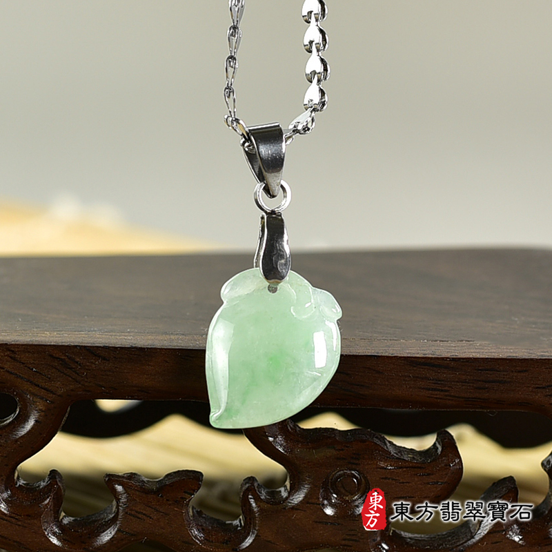 翡翠壽桃項鍊玉珮（福壽雙全：壽桃牌A貨翡翠壽桃玉珮、緬甸玉壽桃玉墜）。綠色糯種壽桃，FW247。客製化訂做各種翡翠壽桃吊墜玉珮項鍊。★附A貨翡翠雙證書