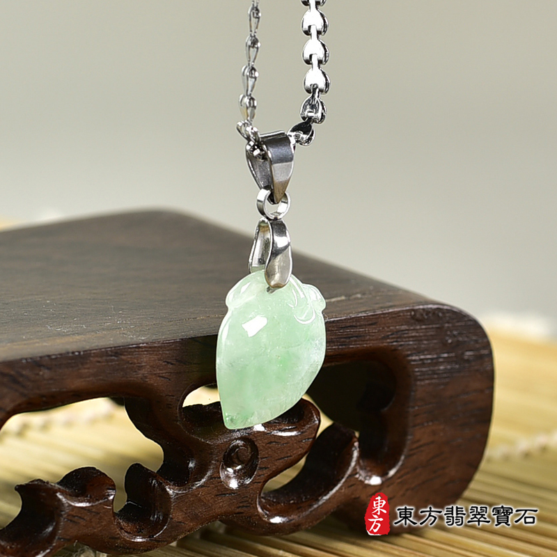 翡翠壽桃項鍊玉珮（福壽雙全：壽桃牌A貨翡翠壽桃玉珮、緬甸玉壽桃玉墜）。綠色糯種壽桃，FW247。客製化訂做各種翡翠壽桃吊墜玉珮項鍊。★附A貨翡翠雙證書