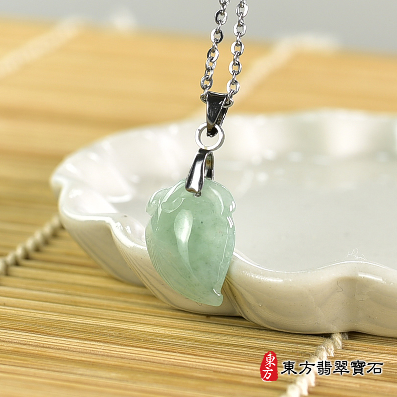 翡翠壽桃項鍊玉珮（福壽雙全：壽桃牌A貨翡翠壽桃玉珮、緬甸玉壽桃玉墜）。綠色糯種壽桃，FW255。客製化訂做各種翡翠壽桃吊墜玉珮項鍊。★附A貨翡翠雙證書