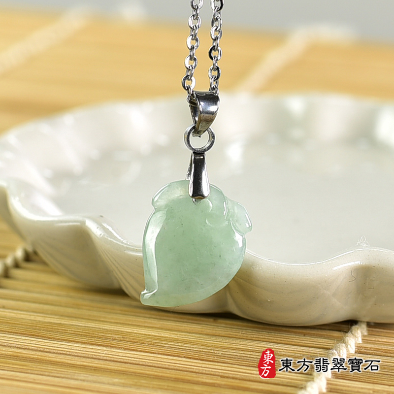 翡翠壽桃項鍊玉珮（福壽雙全：壽桃牌A貨翡翠壽桃玉珮、緬甸玉壽桃玉墜）。綠色糯種壽桃，FW255。客製化訂做各種翡翠壽桃吊墜玉珮項鍊。★附A貨翡翠雙證書