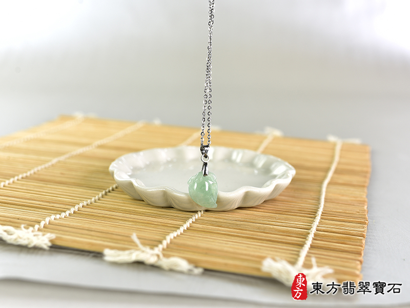 意境翡翠壽桃項鍊玉珮（福壽雙全：壽桃牌A貨翡翠壽桃玉珮、緬甸玉壽桃玉墜）。綠色糯種壽桃，FW255。客製化訂做各種翡翠壽桃吊墜玉珮項鍊。★附A貨翡翠雙證書