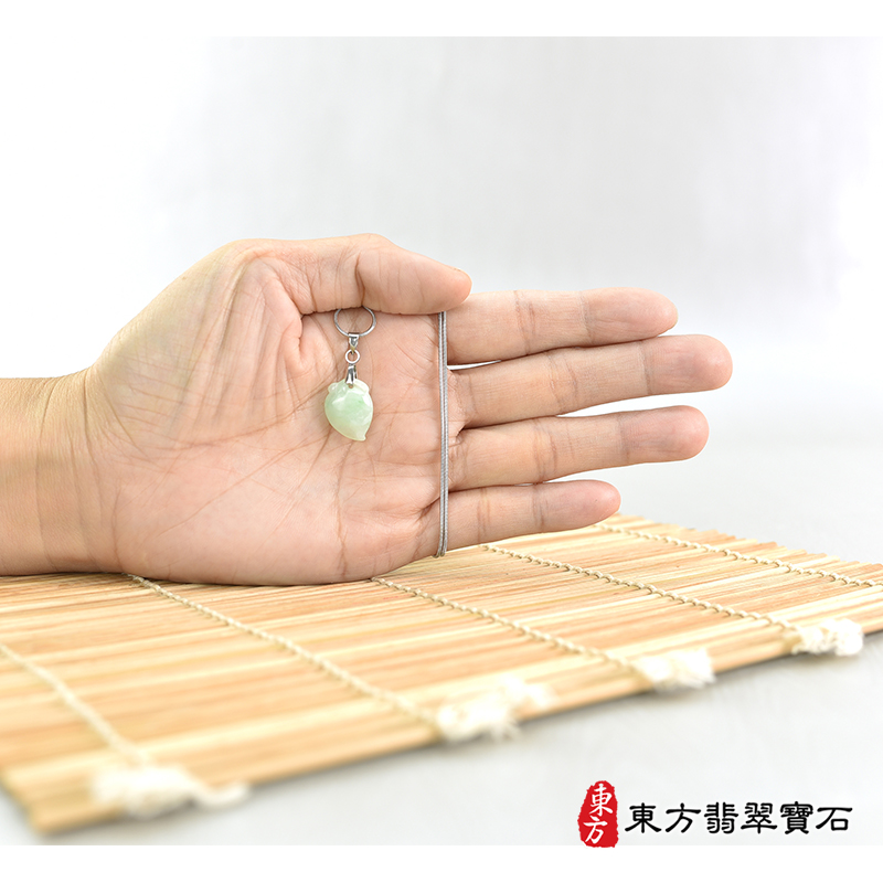 大小翡翠壽桃項鍊玉珮（福壽雙全：壽桃牌A貨翡翠壽桃玉珮、緬甸玉壽桃玉墜）。淺綠色糯種壽桃，FW260。客製化訂做各種翡翠壽桃吊墜玉珮項鍊。★附A貨翡翠雙證書