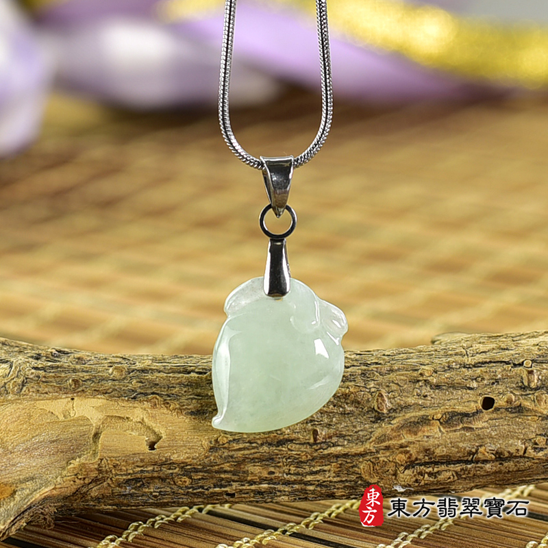 翡翠壽桃項鍊玉珮（福壽雙全：壽桃牌A貨翡翠壽桃玉珮、緬甸玉壽桃玉墜）。淺綠色糯種壽桃，FW264。客製化訂做各種翡翠壽桃吊墜玉珮項鍊。★附A貨翡翠雙證書